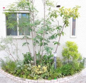 お庭の植栽や花壇の植え込み致します